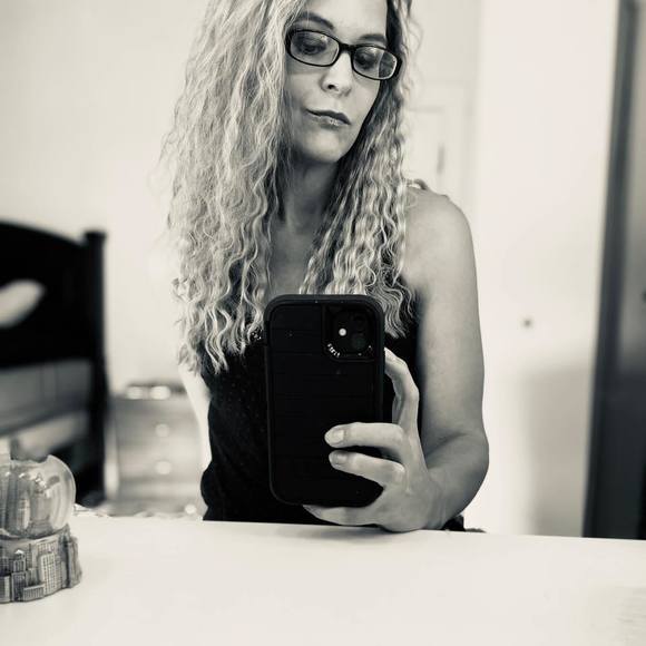 Meet the Posher Other - Meet your Posher, Elizabeth